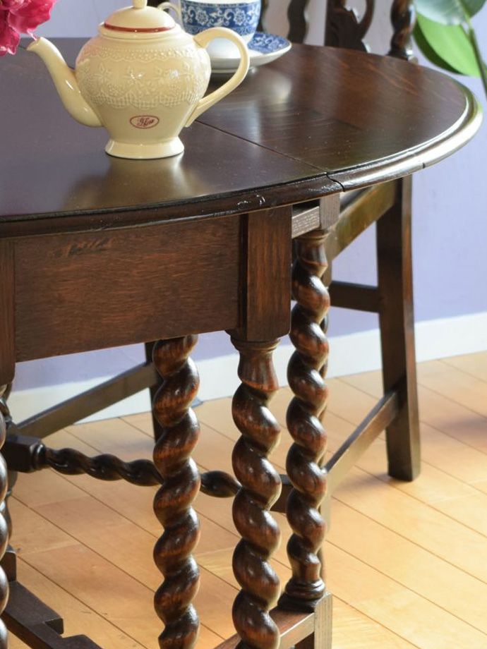 伸長式のおしゃれなアンティークテーブル