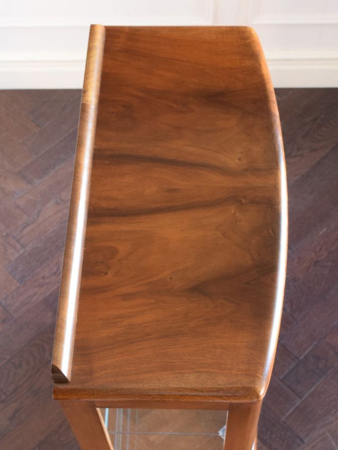 アンティークキャビネットの天板