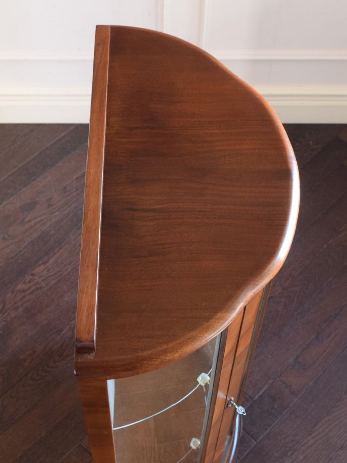 アンティークキャビネットの天板