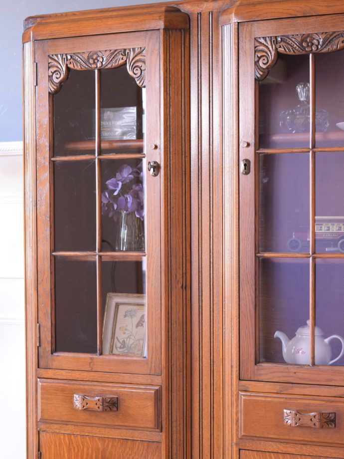 アンティークガラスの扉