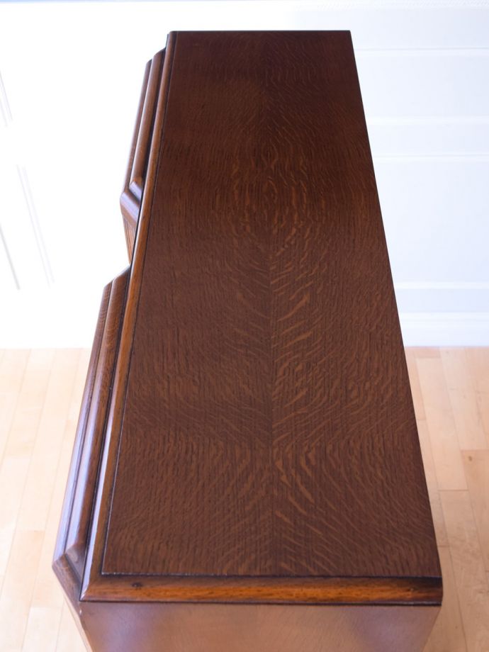 アンティークキャビネットの天板