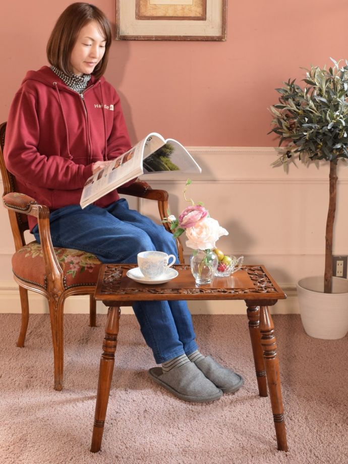 アンティークのコーヒーテーブル