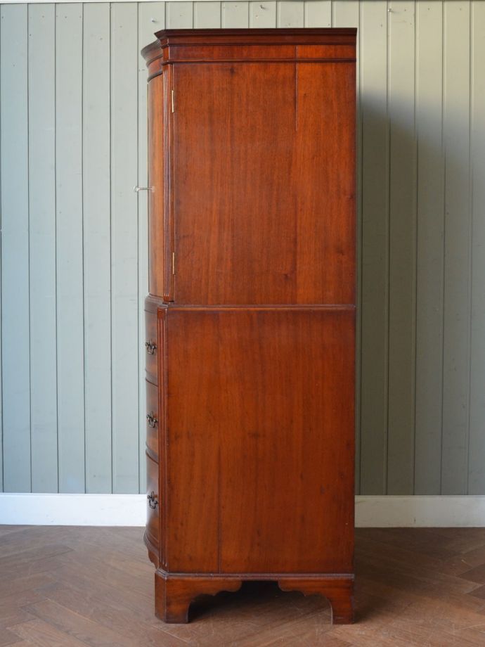 カップボードチェストの側面