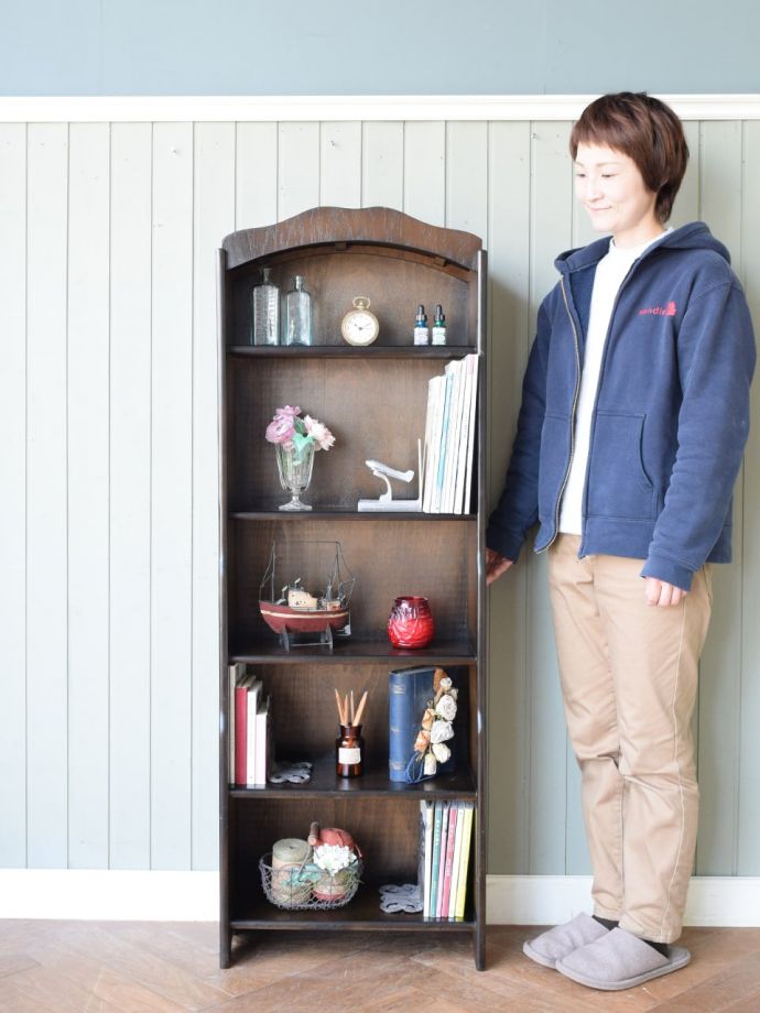 アンティークのオープンシェルフ