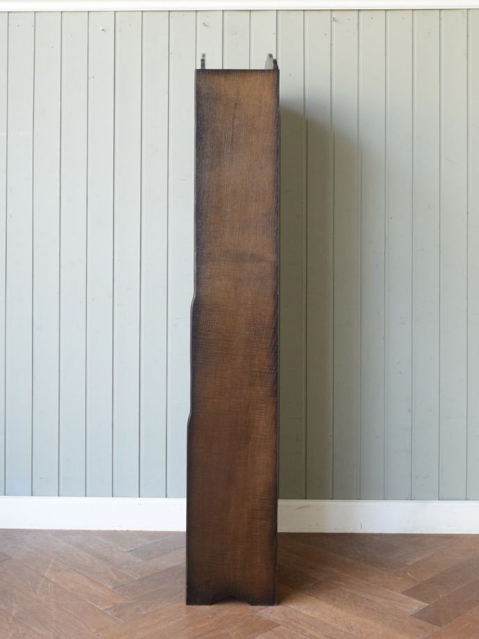 オープンシェルフの側面