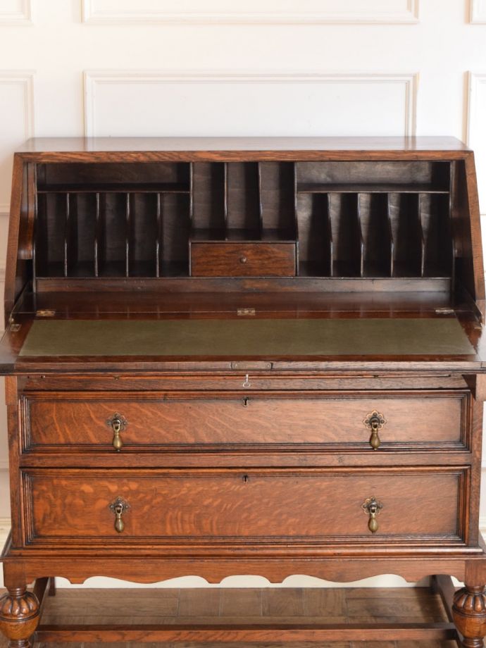 アンティークビューローの扉の中