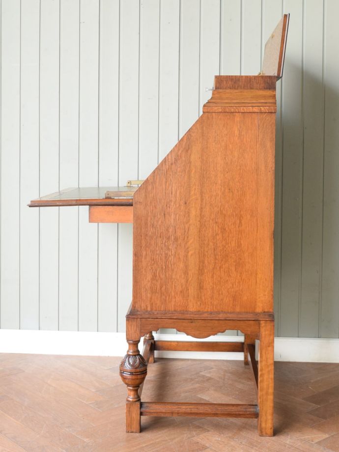 ライティングビューローの側面