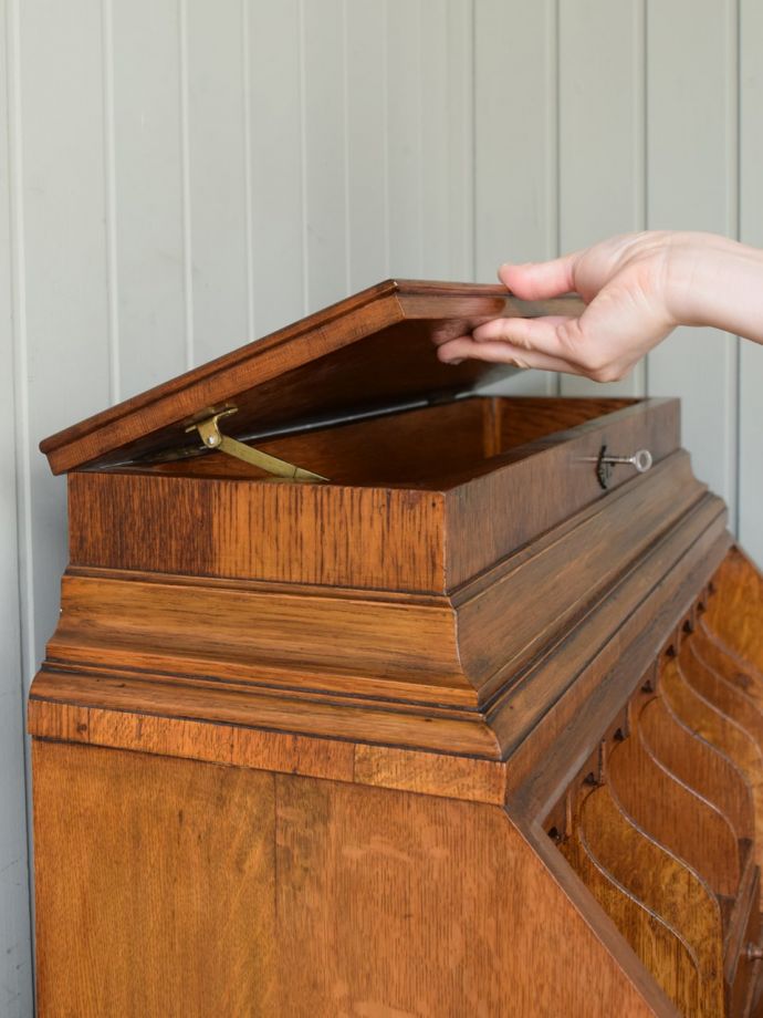 ライティングビューローの収納