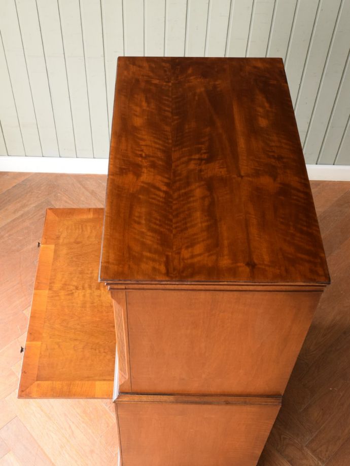 アンティークチェストの天板