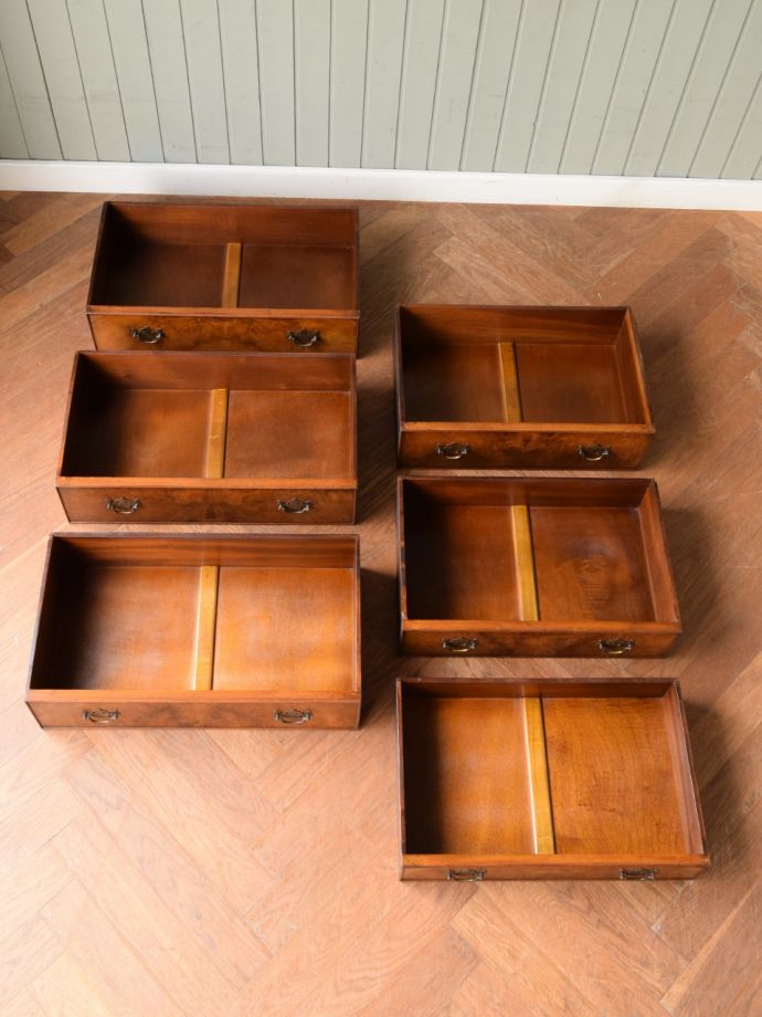 チェストの引き出しの中