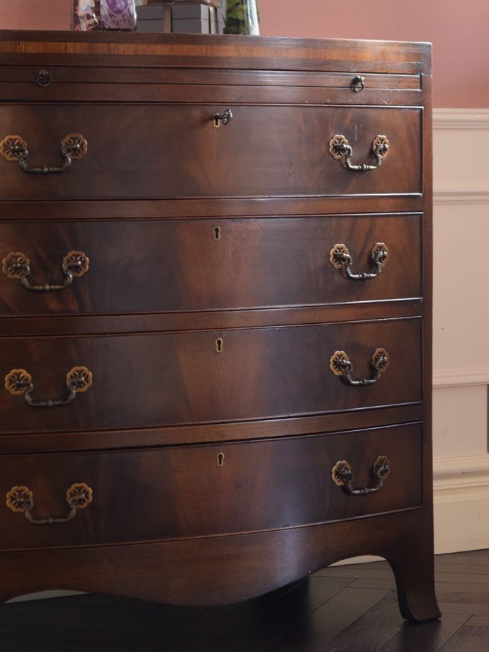 アンティークチェストの美しい木目