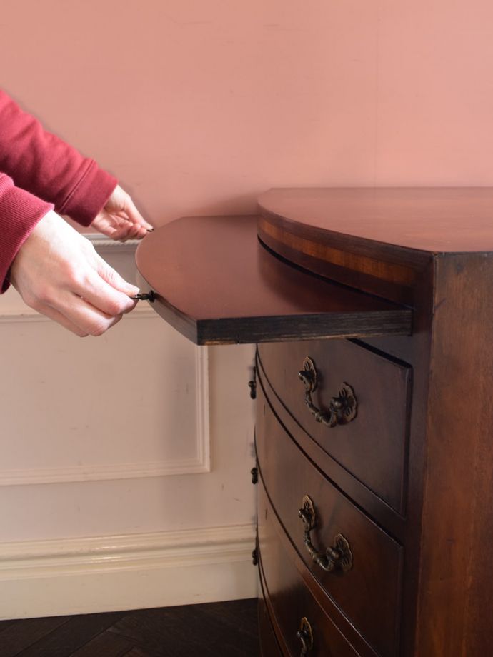 便利に使える作業台付き