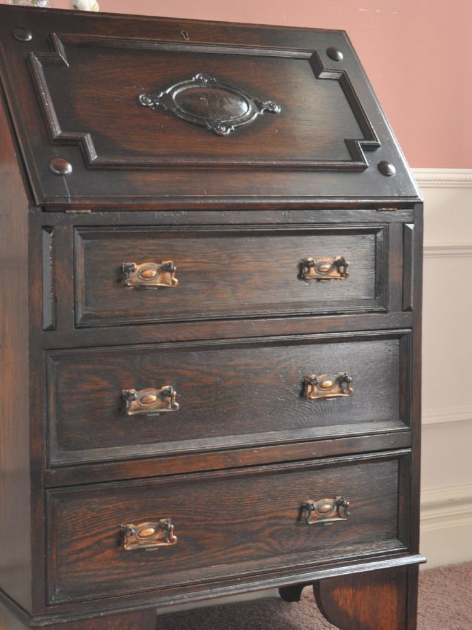 アンティーク家具らしさが漂うビューロー