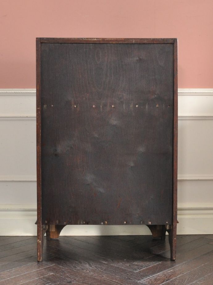 ビューローの後ろ姿