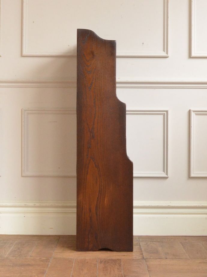 オープンシェルフの側面