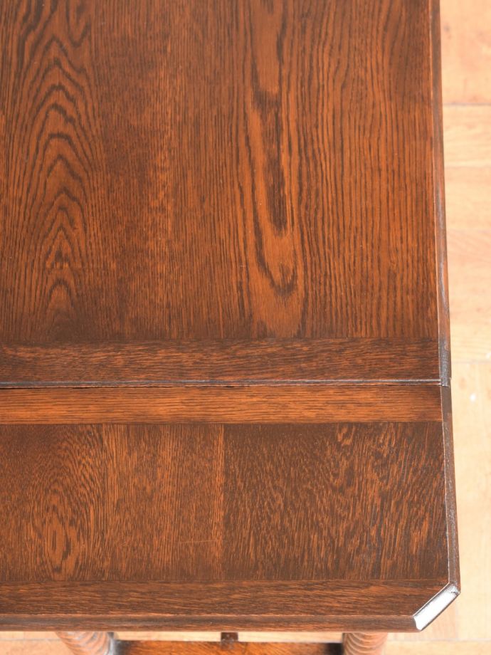 アンティークデスクの木目