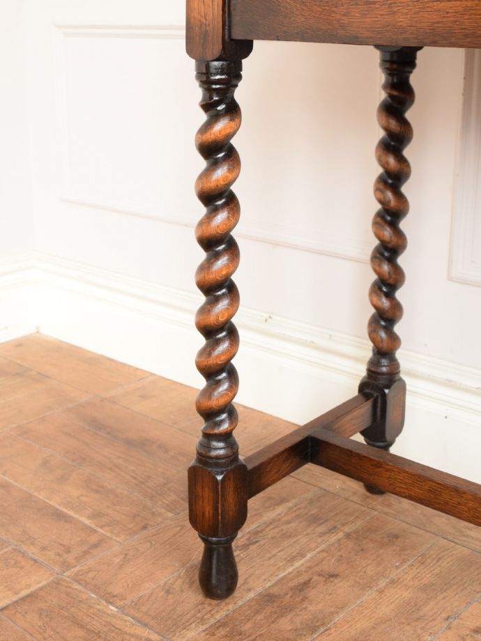 アンティークデスクの脚