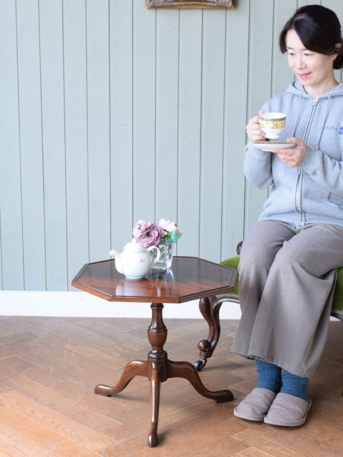 アンティークのコーヒーテーブル