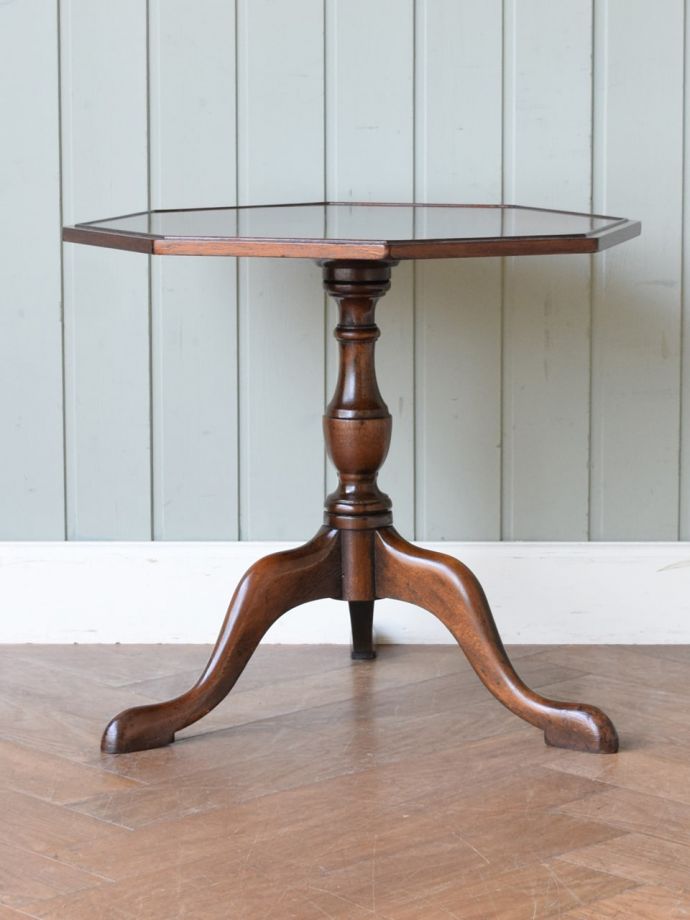 コーヒーテーブルの側面