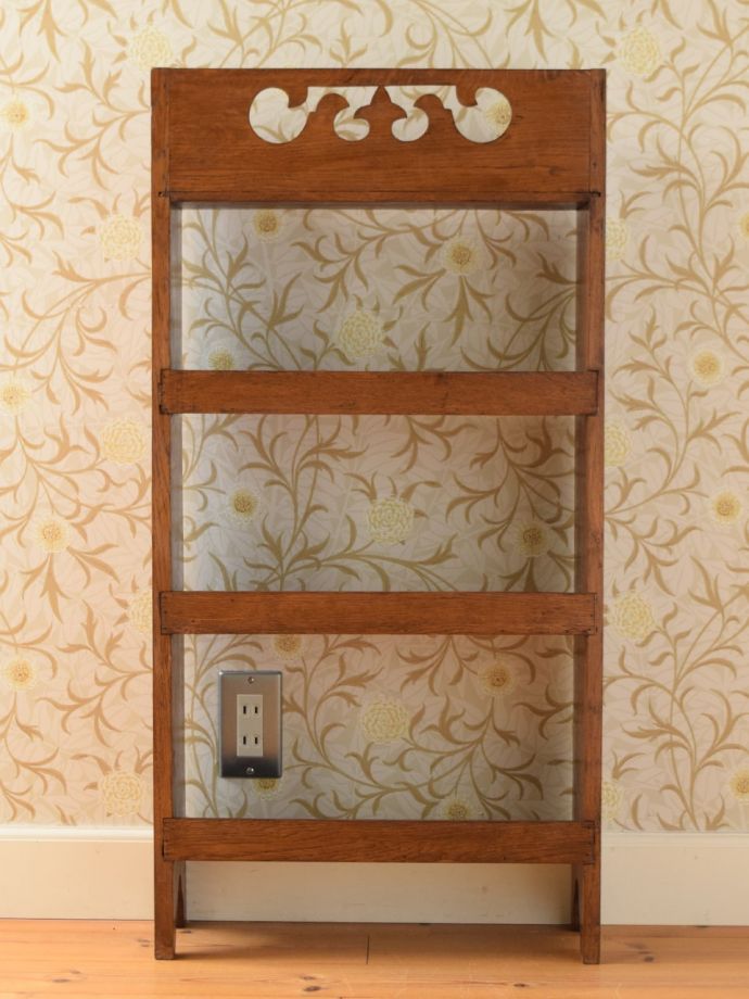 オープンシェルフの後ろ姿