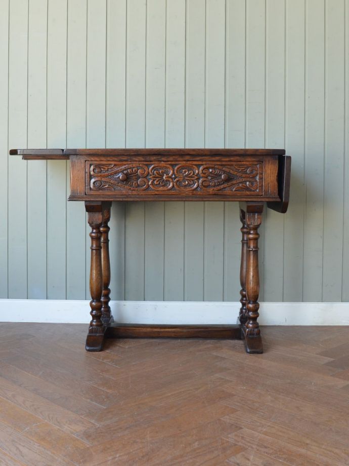 伸長式天板を片方開くと