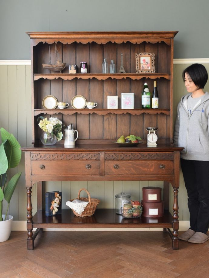 アンティークのオープンシェルフキャビネット