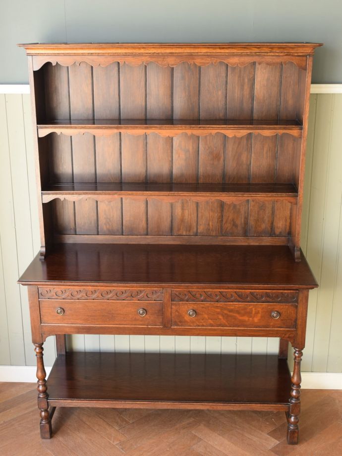 アンティークキャビネットの収納