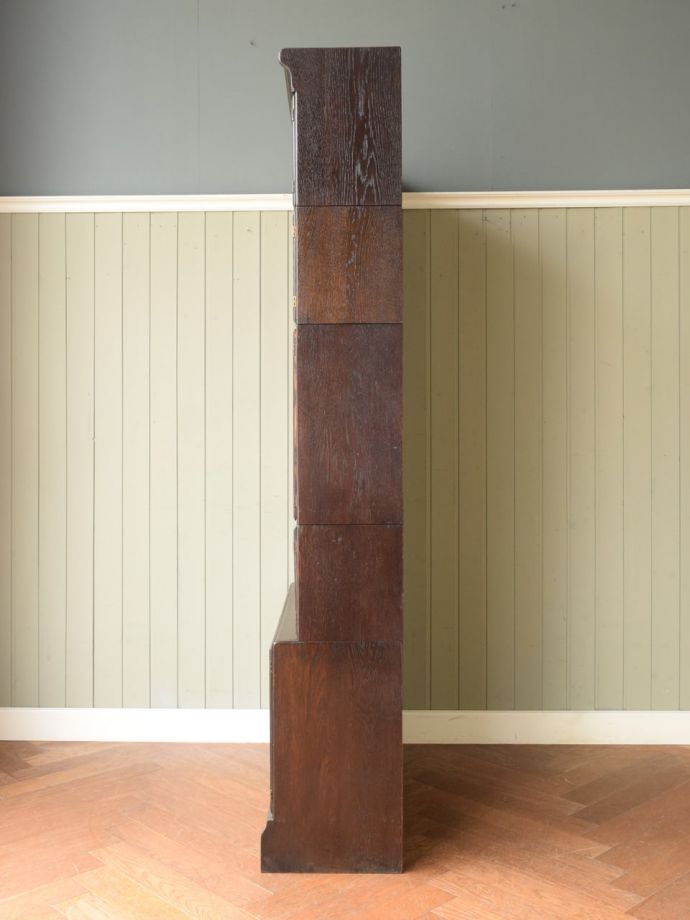 キャビネットの側面