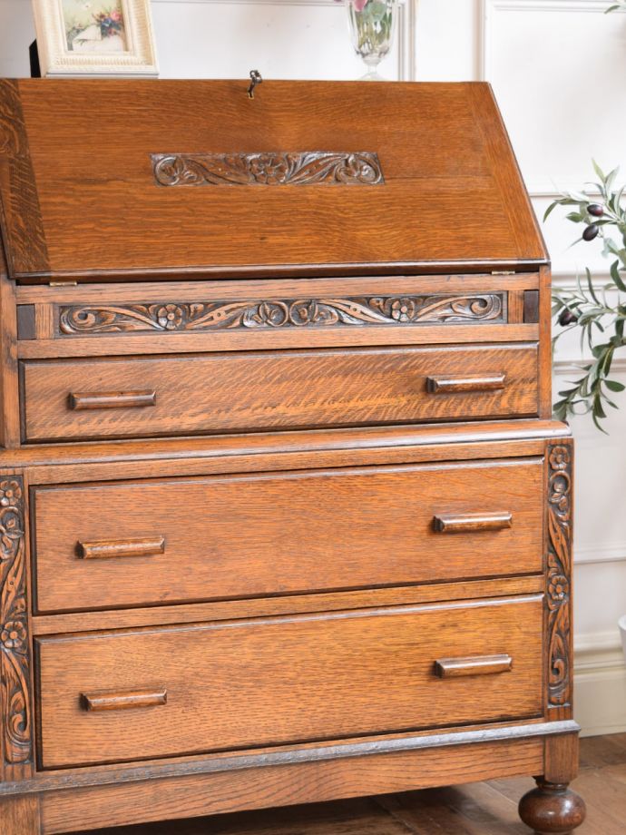 アンティーク家具らしさが漂うビューロー