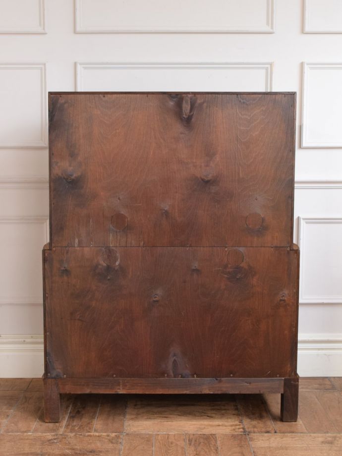 ビューローの後ろ姿