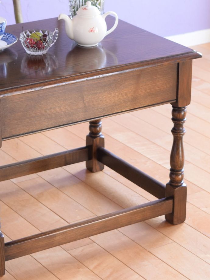 英国のアンティーク家具らしいデザイン