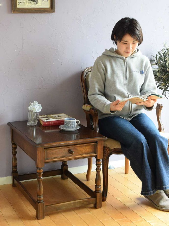 アンティークのコーヒーテーブル