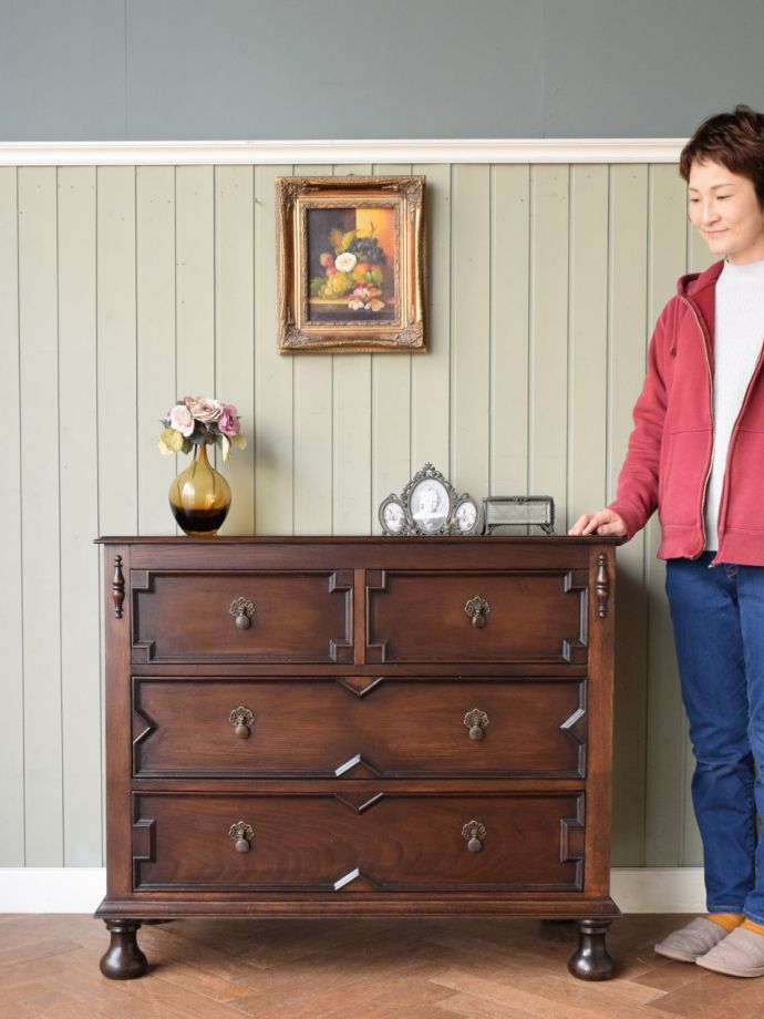 英国アンティークのチェスト