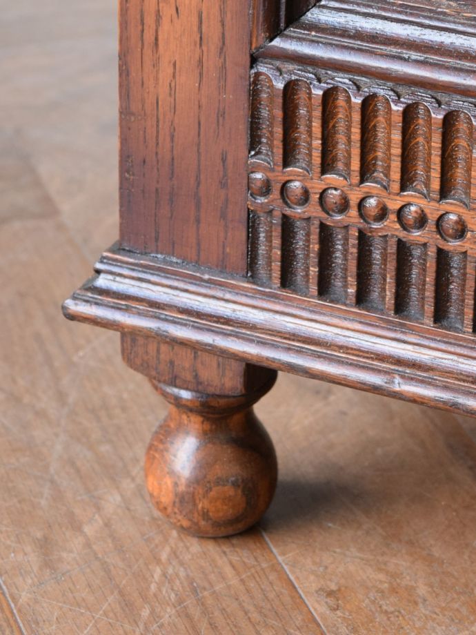 アンティーク家具の脚