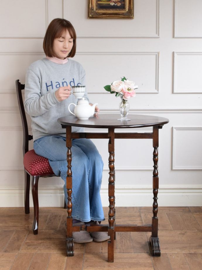 折り畳み式のホールディングテーブル