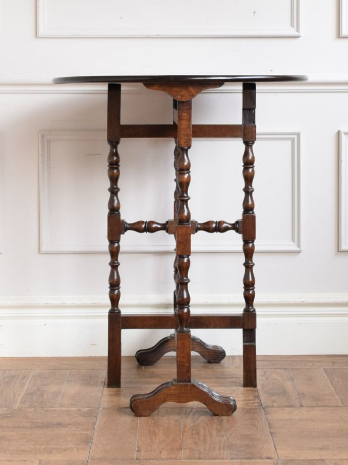 折り畳み式テーブルの側面