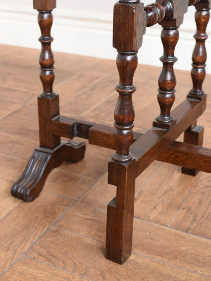 アンティークテーブルの脚