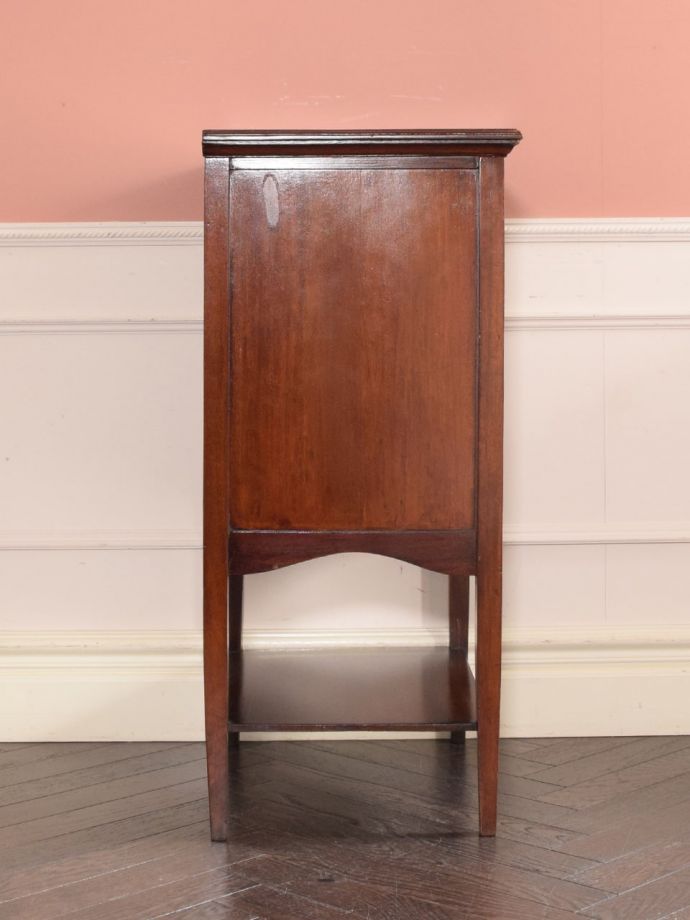 チェストの側面