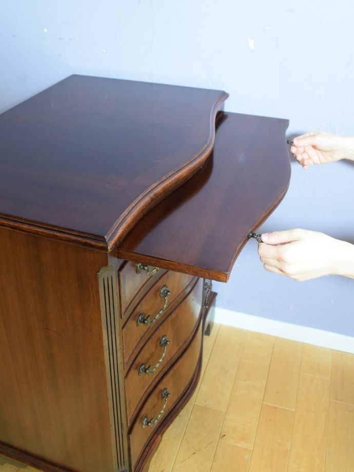 便利に使える作業台付き