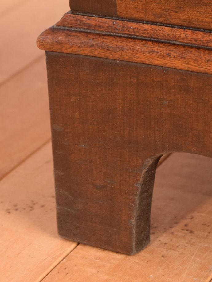 アンティーク家具の脚