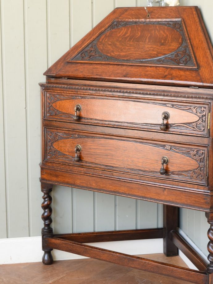 アンティーク家具らしさが漂うビューロー