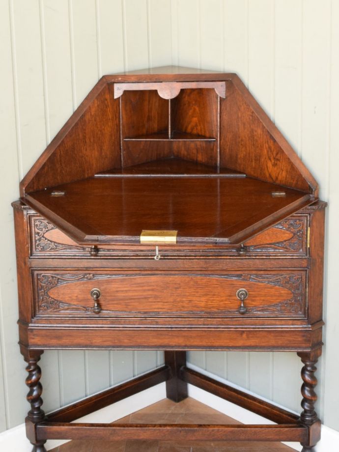 アンティークビューローの扉の中