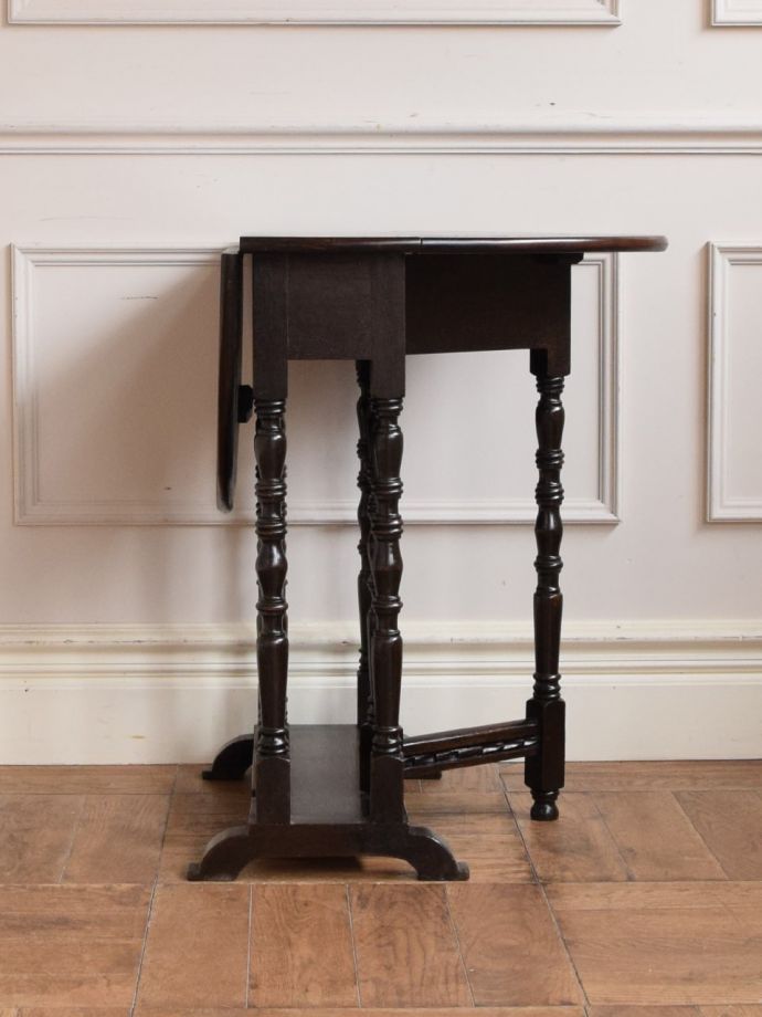 片足を開いた折り畳みテーブル