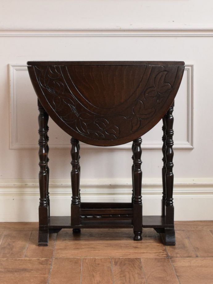 畳んだ時のゲートレッグテーブル