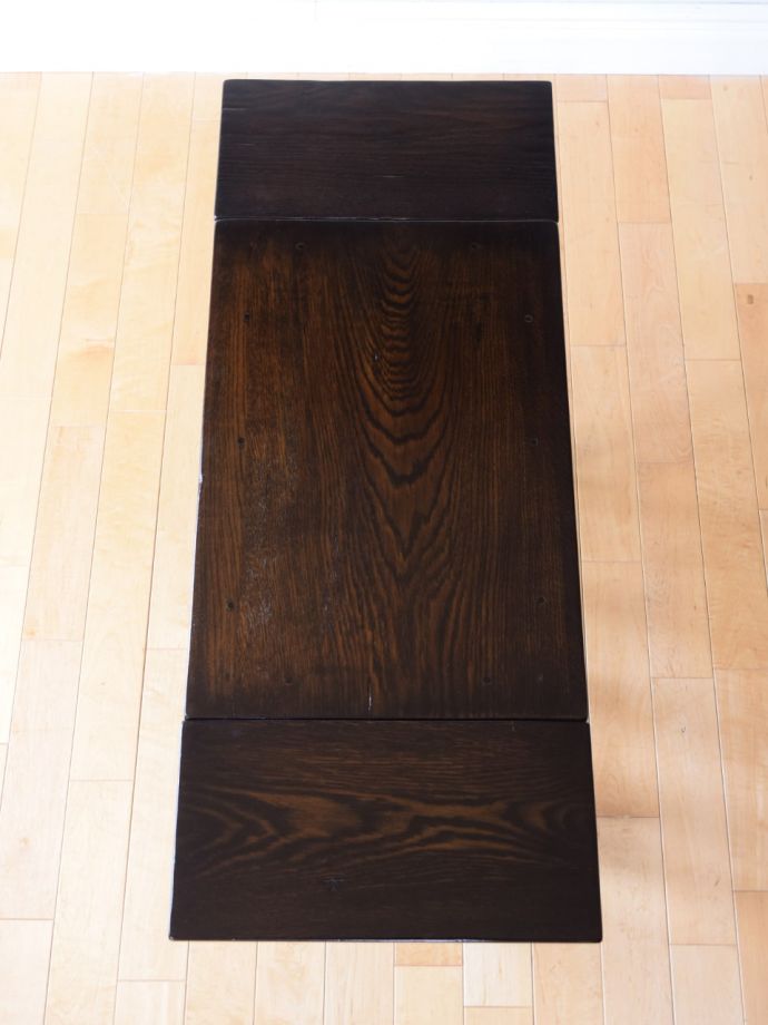 天板を広げた折り畳みテーブル