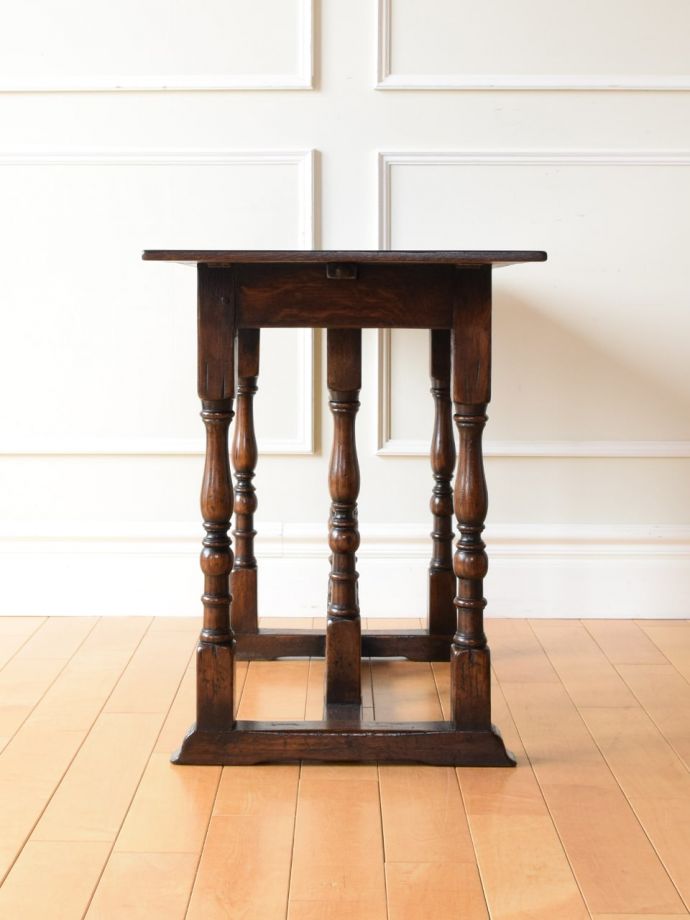 折り畳み式テーブルの側面