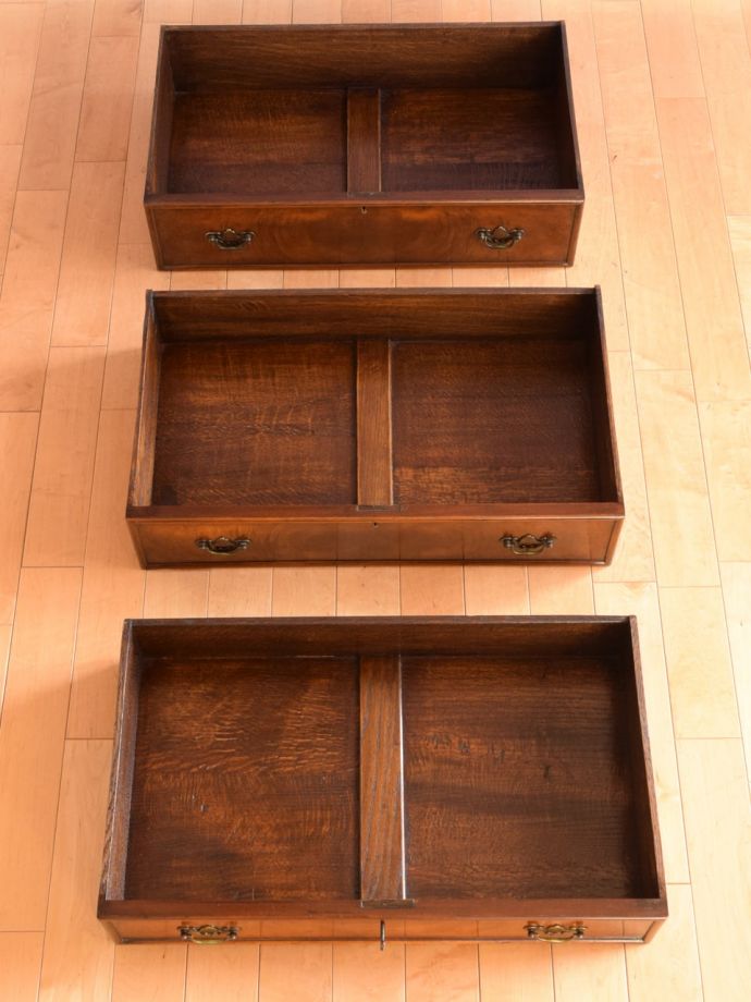 チェストの引き出しの中