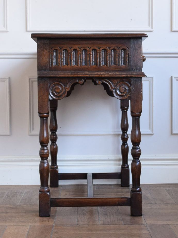 コンソールテーブルの側面