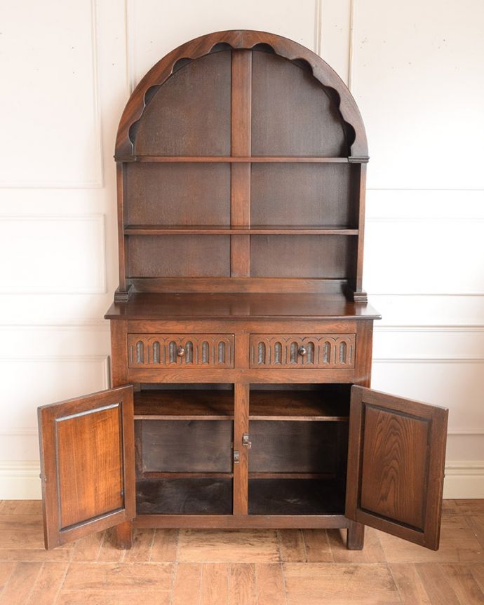 アンティークキャビネットの扉の中