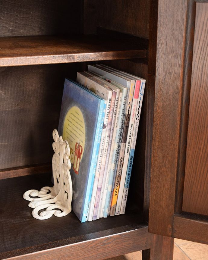 キャビネットの扉を開けると